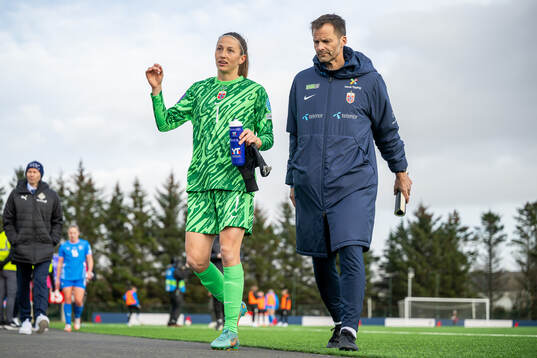 Goalkeeper Cecilie Fiskerstrand and goalkeeper coach Jon
