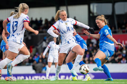 Frida Maanum of Norway and Sædis Run Heidarsdottir of