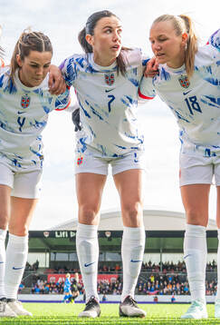 Tuva Hansen, Ingrid Syrstad Engen and Frida Maanum of