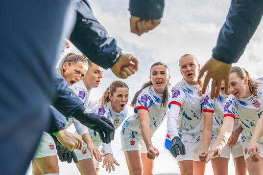 Goalkeeper Cecilie Fiskerstrand, Vilde Bøe Risa, Tuva