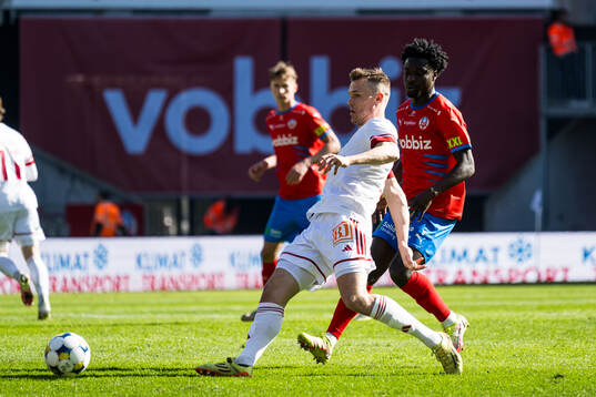 Sandvikens IFs Daniel Söderberg och Helsingborgs Samuel