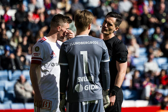 Sandvikens IFs Daniel Söderberg och målvakt Hannes