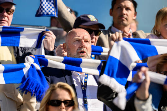 IFK Göteborgs klubbdirektör Håkan Mild på läktarplats