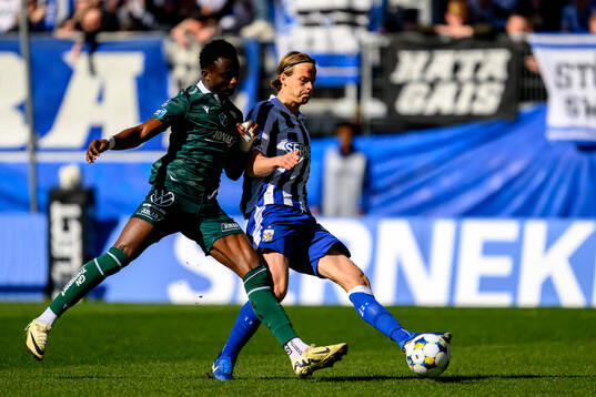 Halmstads Yannick Agnero och IFK Göteborgs August