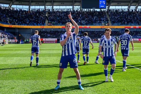 IFK Göteborgs Max Fenger jublar