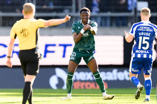 Halmstads Yannick Agnero reagerar