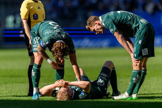 Halmstads André Boman ligger på planen