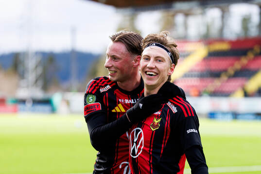 Östersunds Albin Sporrong (th) och Philip Bonde jublar