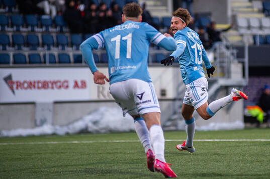 Gefles Måns Berggren jublar