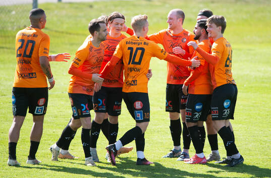 Karlskrona jublar i matchen i division 2 mellan IFK
