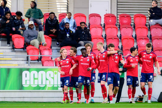 Östers David Seger jublar med lagkamrater