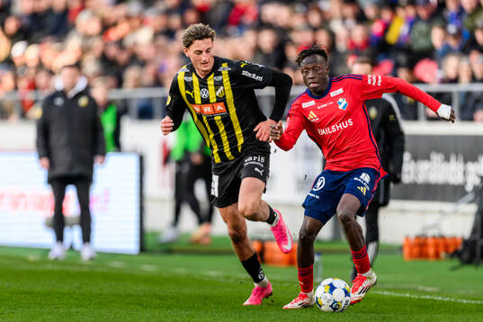 Häckens Silas Andersen och Östers Youssoupha Sanyang