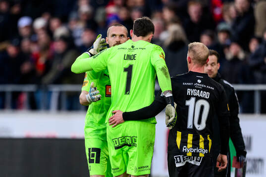 Byte mellan Häckens målvakt Oscar Jansson och Andreas