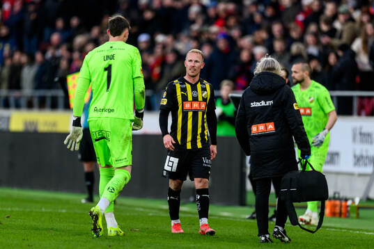 Byte mellan Häckens målvakt Oscar Jansson och Andreas