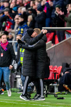 Östers tränare Martin Foyston jublar