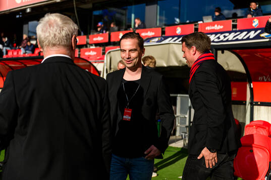 Östers klubbdirektör Jens Magnusson och tillförordnad