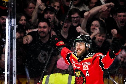 Luleås Linus Omark jublar