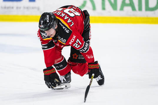Luleås Oskari Laaksonen har ont