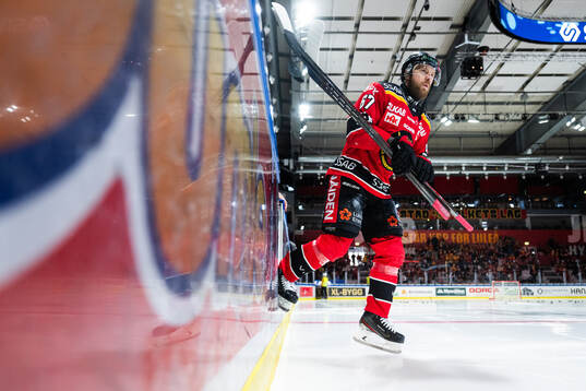 Luleås Linus Omark åker in på isen