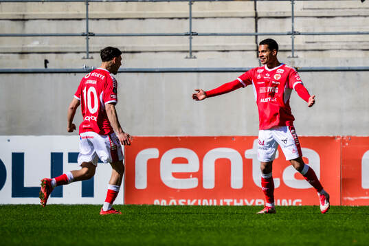 Kalmars Anthony Olusanya jublar