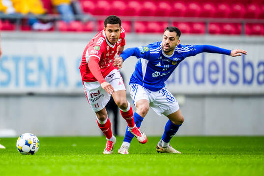 Kalmars Anthony Olusanya och GIF Sundsvalls Marc Manchon