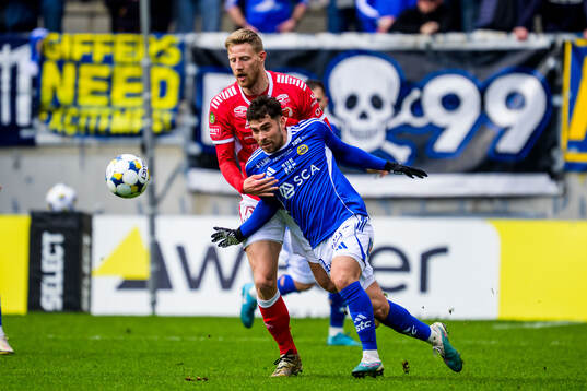 Kalmars Lars Sætra och GIF Sundsvalls Marcelo Palomino