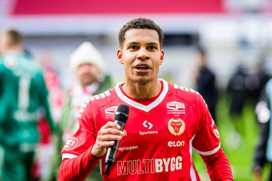 Kalmars Anthony Olusanya jublar