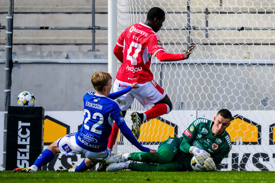 GIF Sundsvalls Mille Eriksson och Kalmars Aboubacar Keita