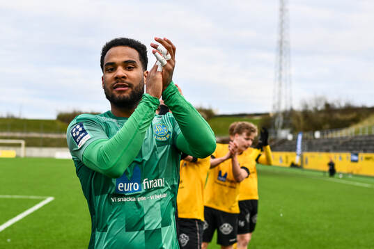 Lund BKs Aleandro Wihlborg Costa jublar