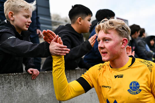 Lund BKs Aleandro Wihlborg Costa jublar