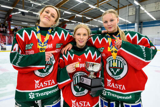 Frölundas Carolina Thomson, Emilia Bergeby Hallbeck och