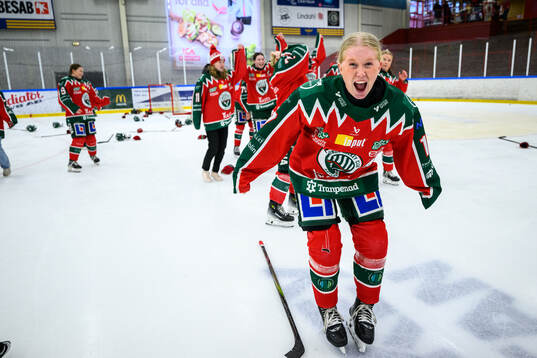 Frölundas Julia Pehrssonf jublar