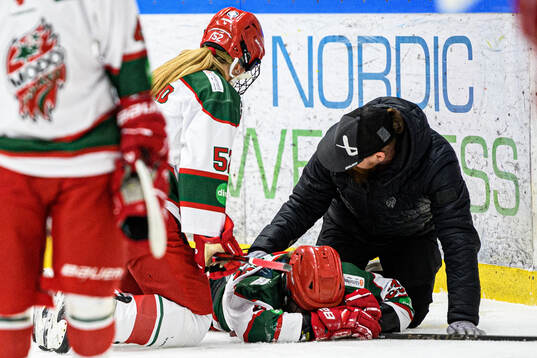 Modos Lova Karlström har ont