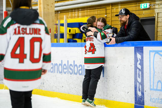 Modos Matilda Elmqvist och Lova Karlström deppar