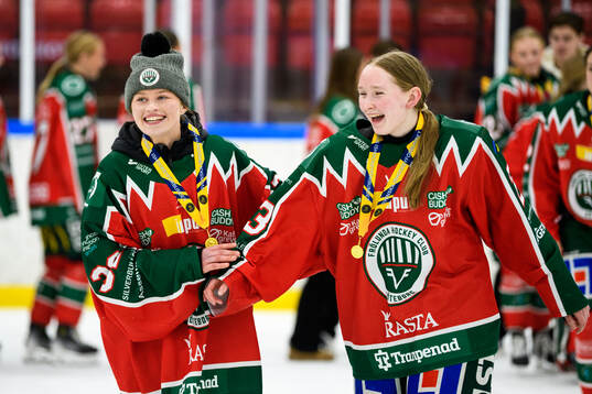 Frölundas målvakt Meja Engelin och Kajsa Van Der Meer