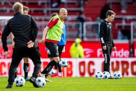 Ruben Kristiansen of Tromsø warms up