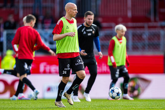 Ruben Kristiansen of Tromsø warms up