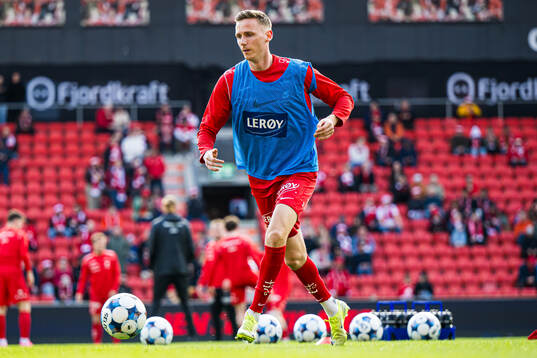 Joachim Soltvedt of Brann warms up