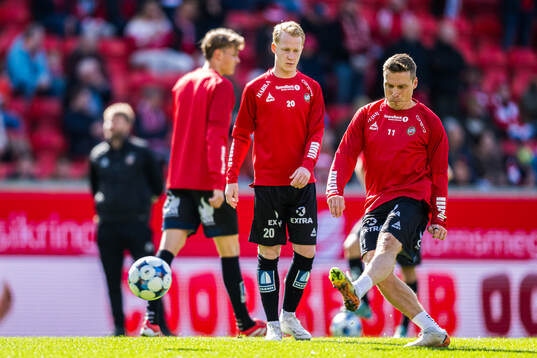 Ruben Yttergård Jenssen of Tromsø warms up