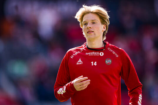 Sigurd Jacobsen Prestmo of Tromsø warms up