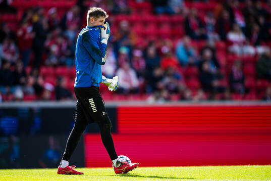 Ole Kristian Gjefle Lauvli of Tromsø warms up