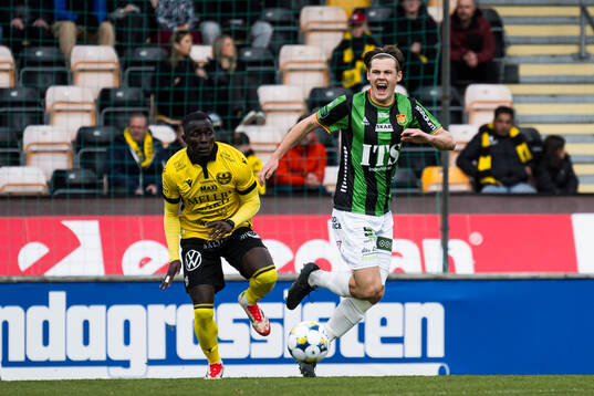 Mjällbys Abdoulie Manneh och GAISs Axel Henriksson