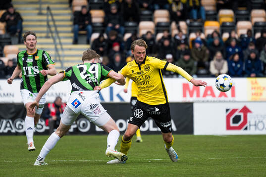 GAISs Filip Beckman och Mjällbys Alexander Johansson