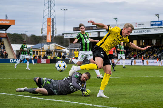 GAISs målvakt Mergim Krasniqi och Mjällbys Herman