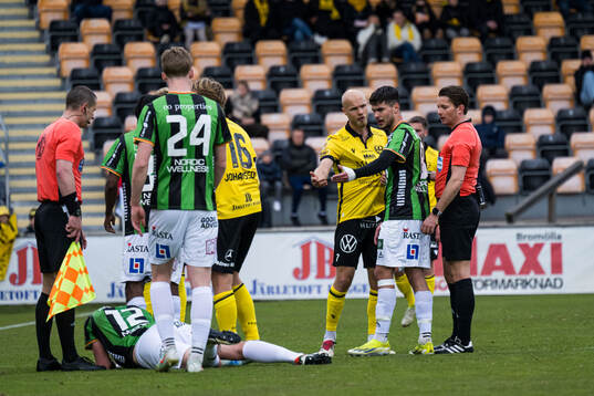 GAISs Robin Frej och Mjällbys Viktor Gustafson