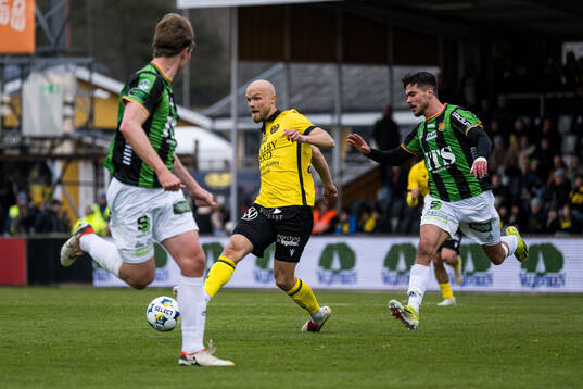 Mjällbys Viktor Gustafson och GAISs William Milovanovic
