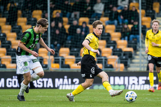 GAISs Axel Henriksson och Mjällbys Ludwig Malachowski