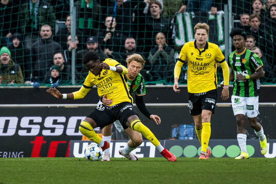 Mjällbys Calvin Kabuye och GAISs Rasmus Niklasson Petrovic