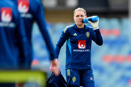 Goalkeeper Jennifer Falk