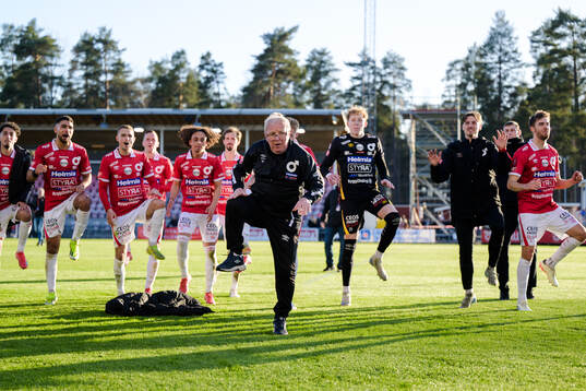 Lagledare Stig Ekman jublar
